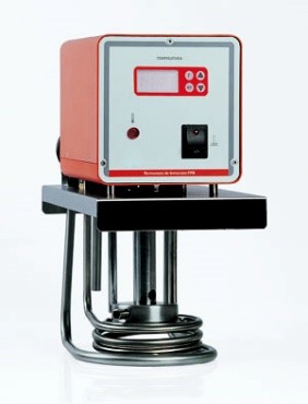 Digital immersion thermostat